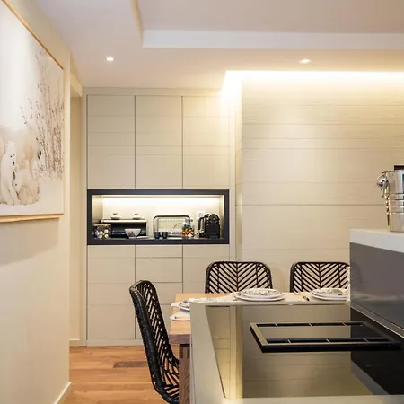 Apartment Grillons 18-2 Lens