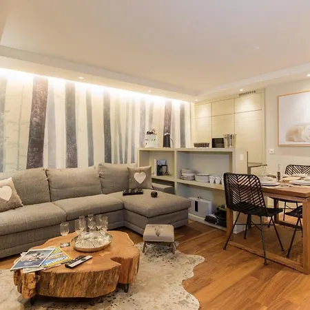 Apartment Grillons 18-2 Lens